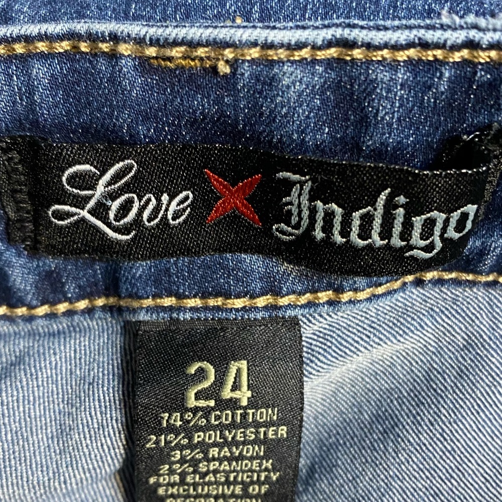 Love indigo lightly distressed, embellished, capris, size 24 plus - Picture 7 of 15